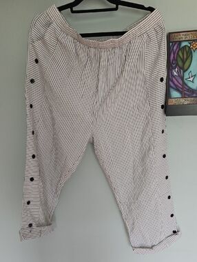 Striped Button-Trim Capris - Cream & Black XL